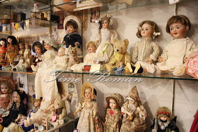◆1階ショップ アンティーク ドイツ人形コーナーを新しく増設・リニューアルいたしました◆