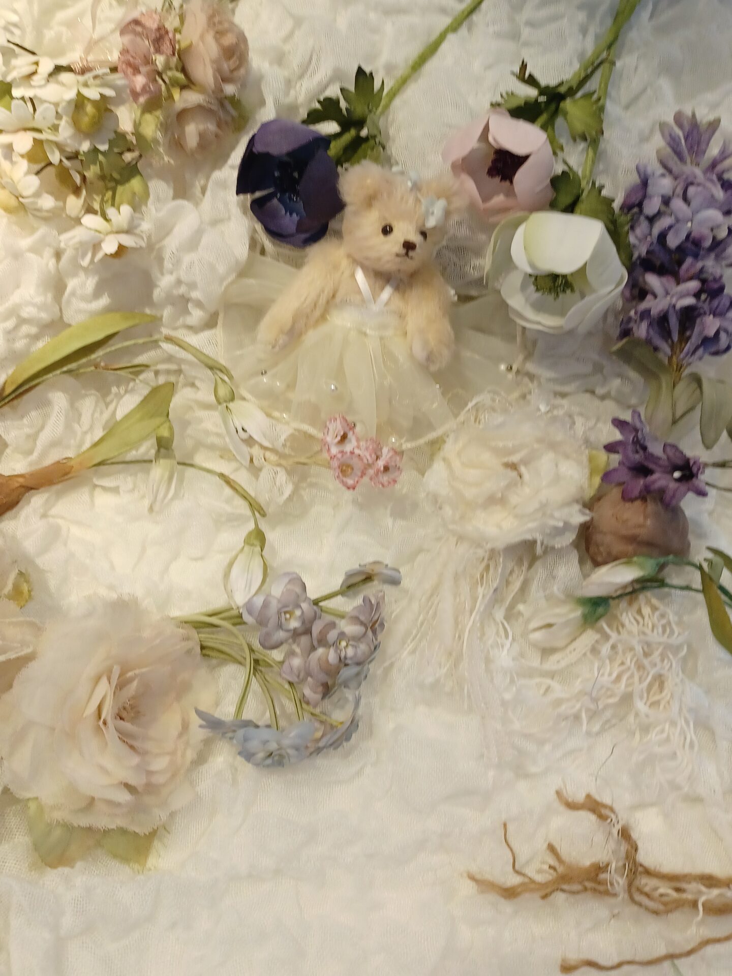◆3階浪漫館ギャラリー　9月10日（木）布花教室の様子です◆