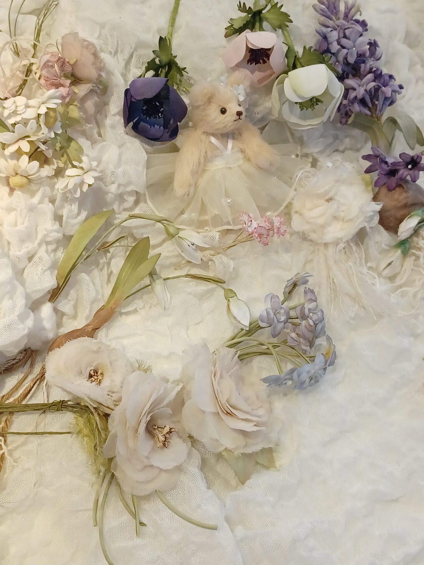 ◆3階浪漫館ギャラリー　9月10日（木）布花教室の様子です◆