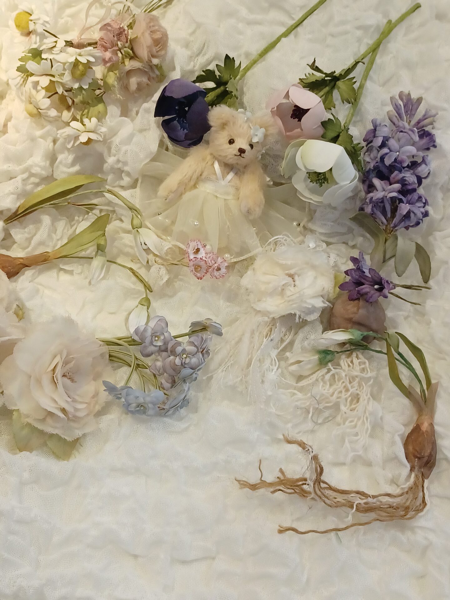 ◆3階浪漫館ギャラリー　9月10日（木）布花教室の様子です◆