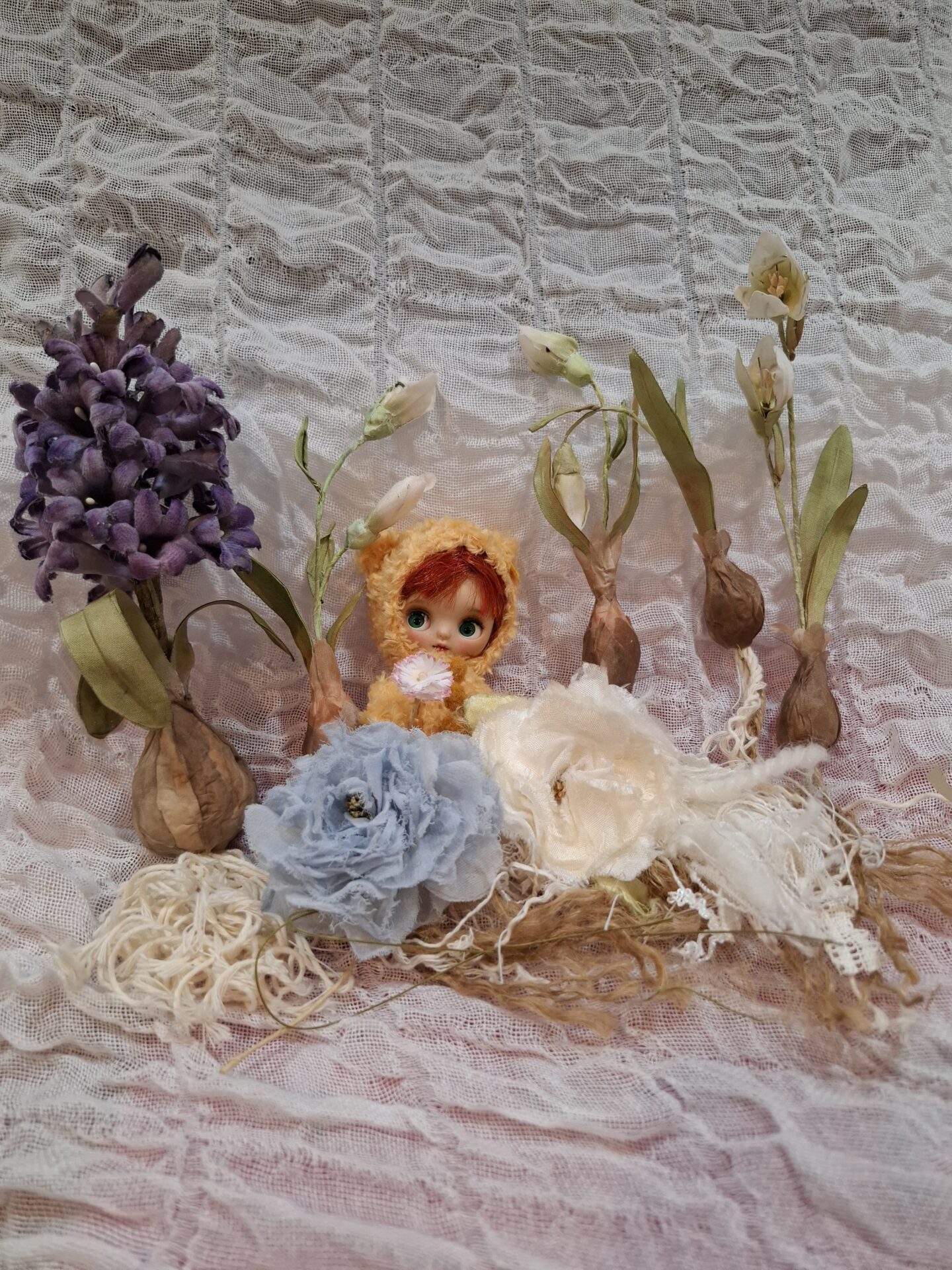 ◆3階浪漫館ギャラリー　10月8日（木）布花教室の様子です◆